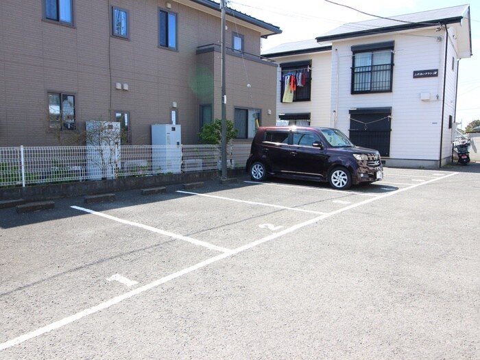 物件外観写真6　(駐車場)