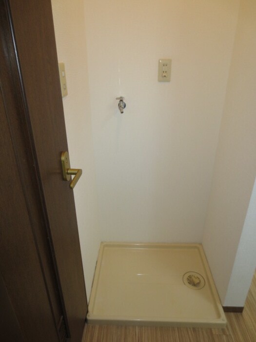 物件内観写真12　(洗濯機置場)