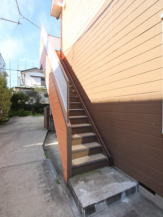 物件外観写真6　(エントランス部分)