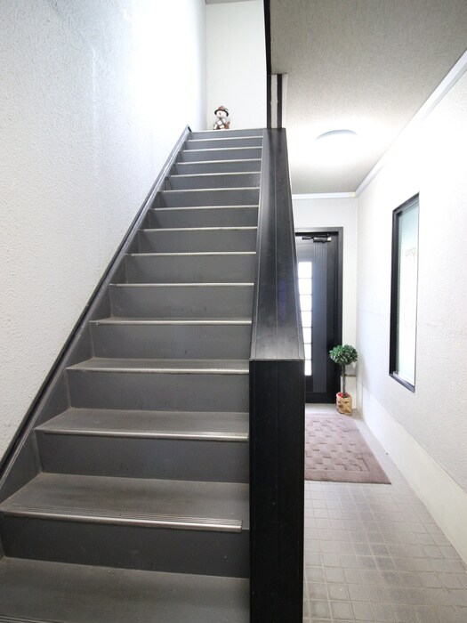 物件外観写真5　(エントランス部分)