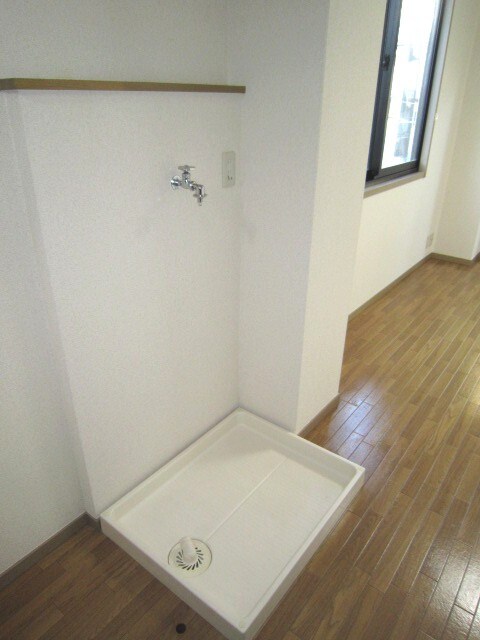 物件内観写真11　(洗濯機置場)