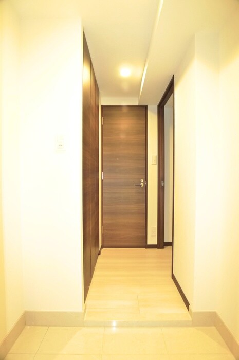 物件内観写真7　(玄関)