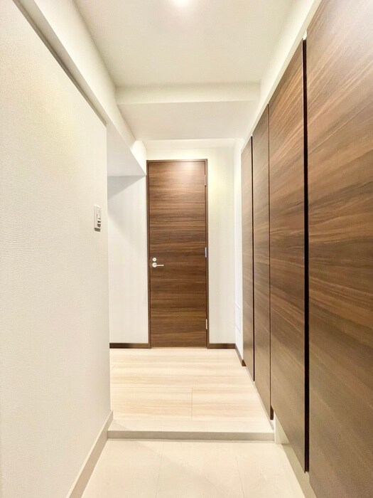 物件内観写真7　(玄関)