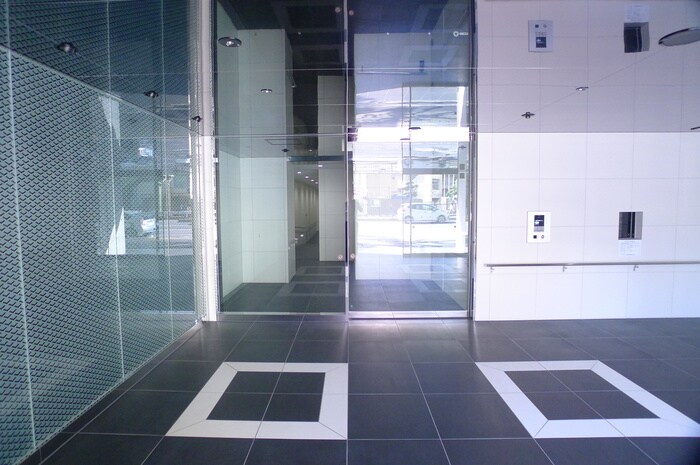 物件外観写真6　(エントランス部分)