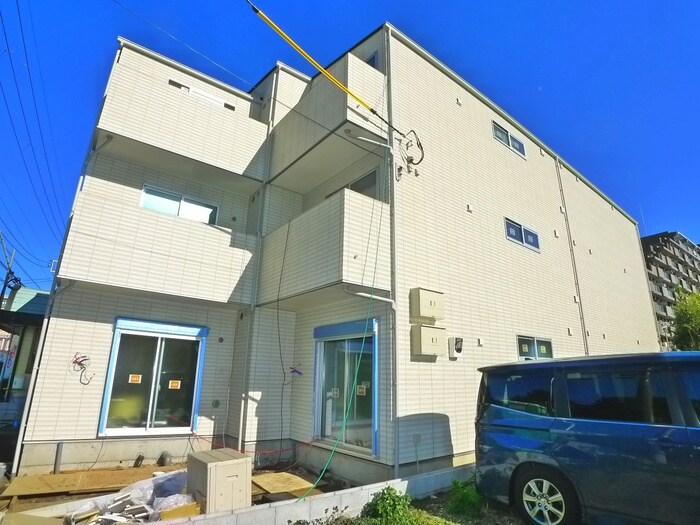 物件外観写真1　(建築中)