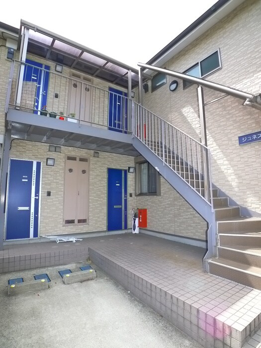 物件外観写真6　(エントランス部分)