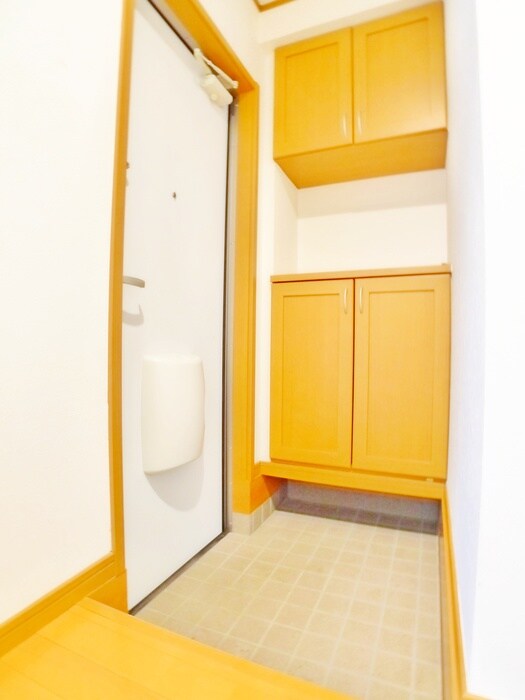 物件内観写真16　(玄関)