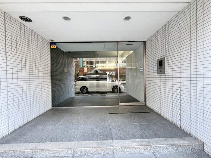 物件外観写真2　(エントランス部分)