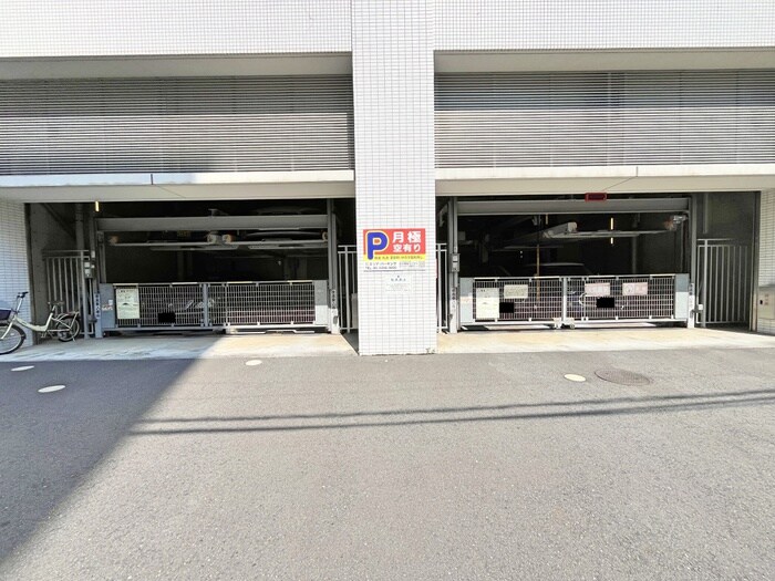 物件外観写真5　(駐車場)