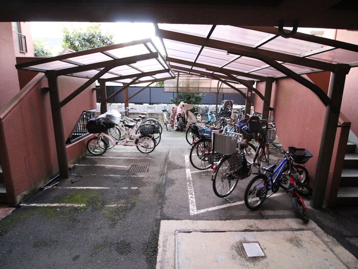 物件外観写真3　(駐輪場)