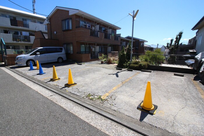 物件外観写真5　(駐車場)