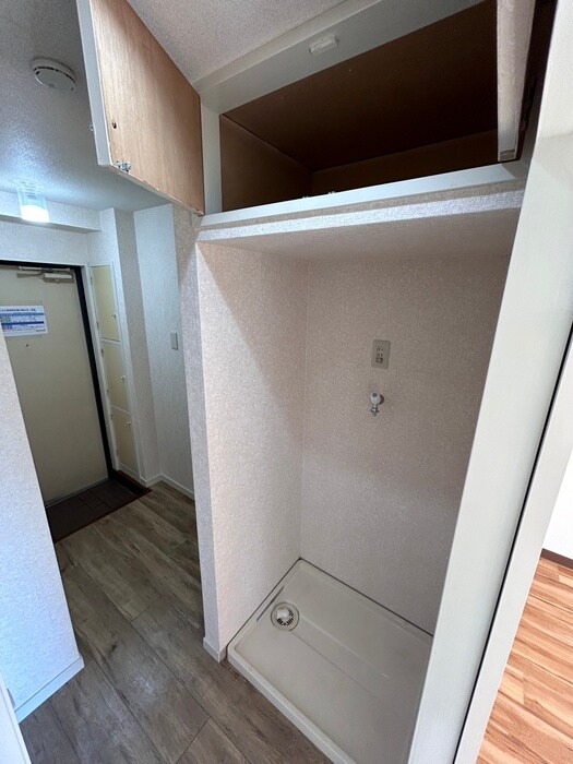 物件内観写真14　(洗濯機置場)