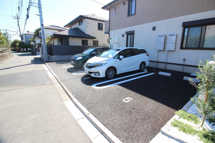物件外観写真2　(駐車場)