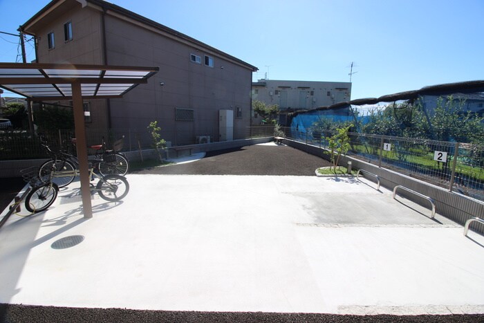 物件外観写真5　(駐輪場)