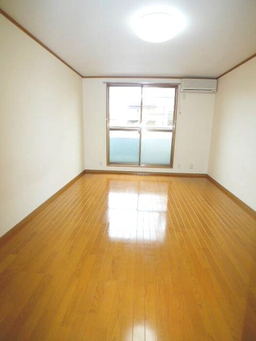 物件内観写真6　(室内からの展望)