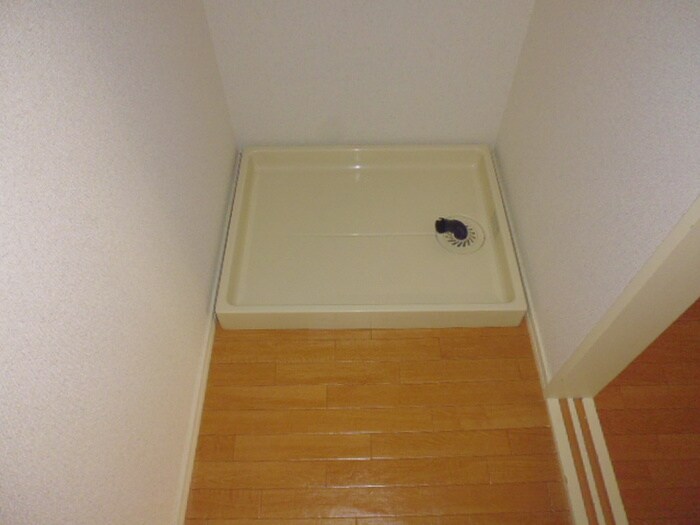 物件内観写真6　(洗濯機置場)