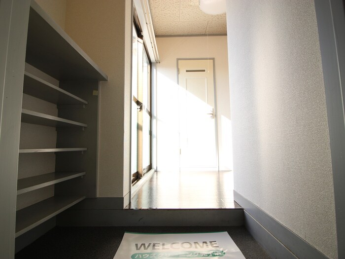 物件内観写真16　(玄関)