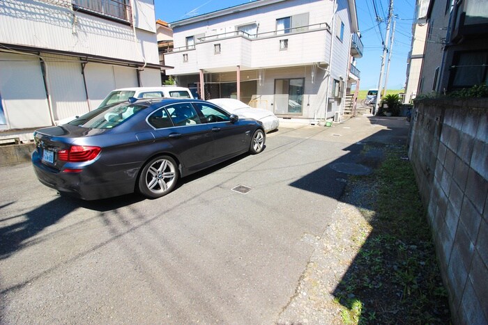 物件外観写真4　(駐車場)