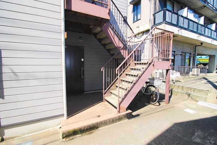物件外観写真6　(エントランス部分)