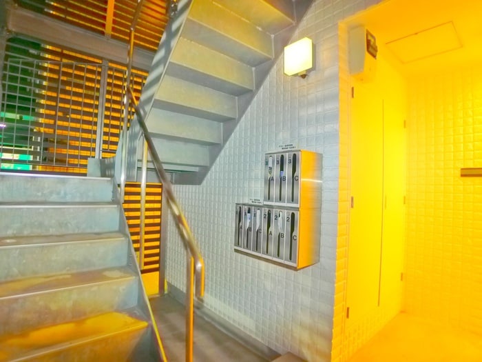 物件外観写真3　(エントランス部分)