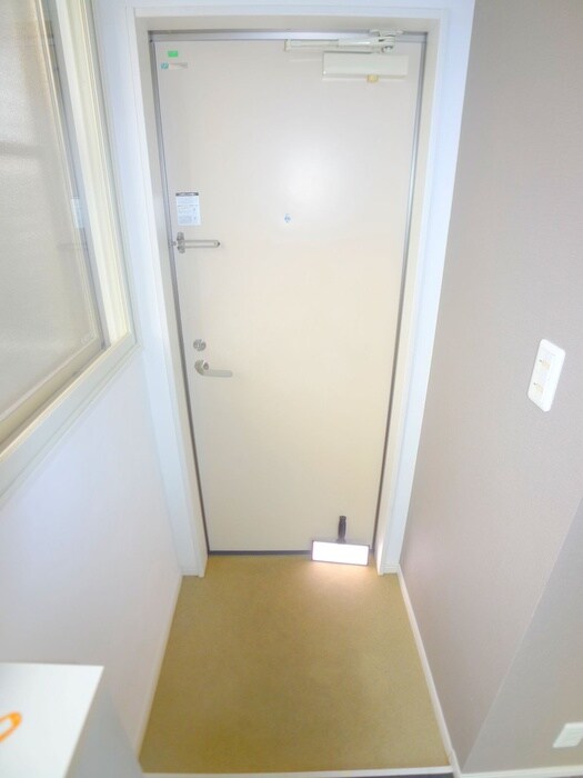 物件内観写真16　(玄関)