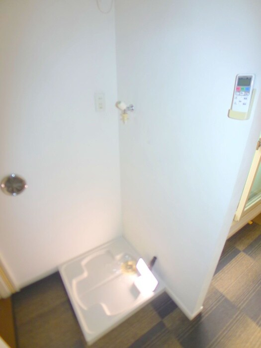 物件内観写真17　(洗濯機置場)