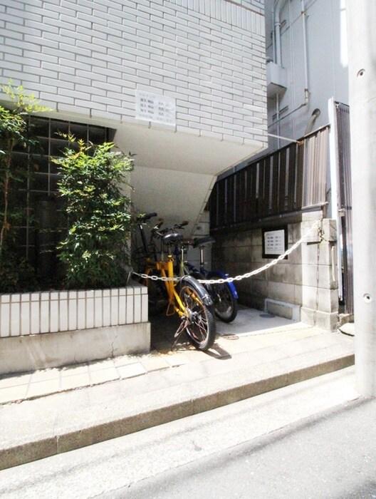 物件外観写真3　(駐輪場)
