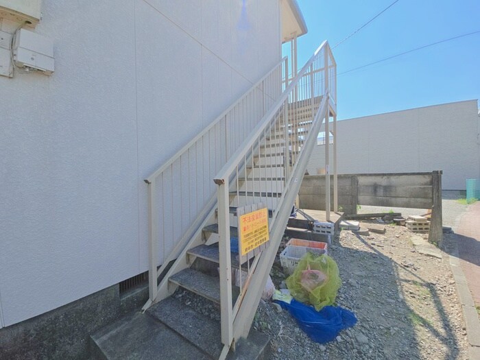 物件外観写真4　(エントランス部分)