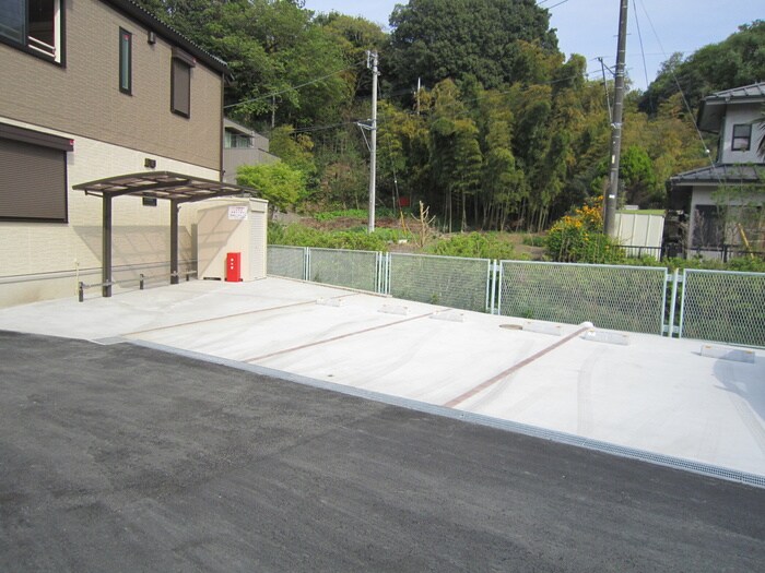 物件外観写真4　(駐車場)