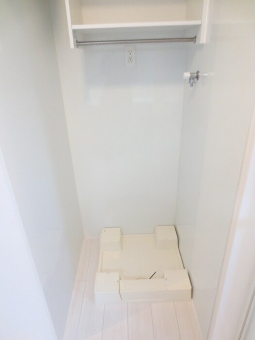 物件内観写真16　(洗濯機置場)