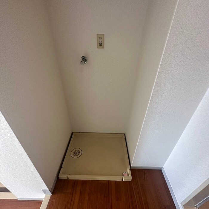 物件内観写真9　(洗濯機置場)