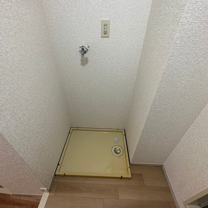 物件内観写真10　(洗濯機置場)