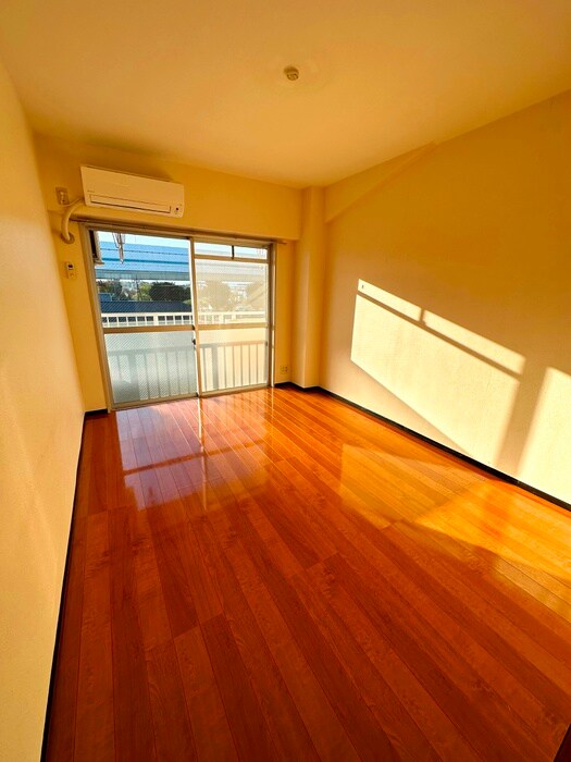 物件内観写真7　(室内からの展望)