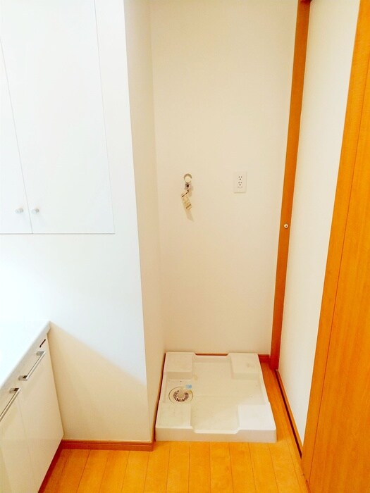 物件内観写真14　(洗濯機置場)