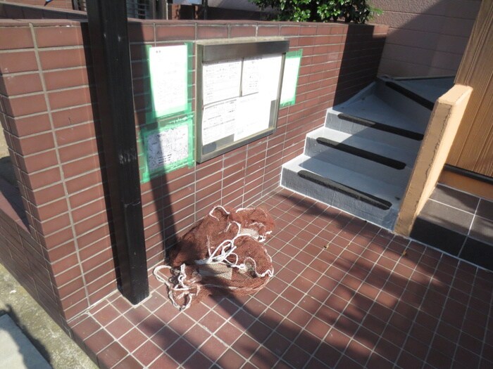 物件外観写真5　(エントランス部分)