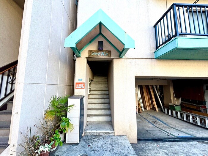 物件外観写真2　(エントランス部分)