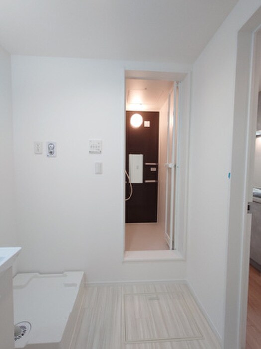 物件内観写真12　(洗濯機置場)