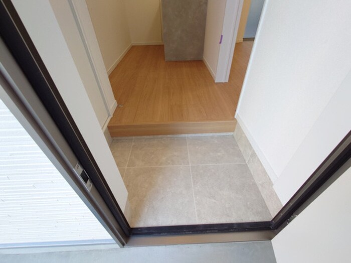 物件内観写真16　(玄関)