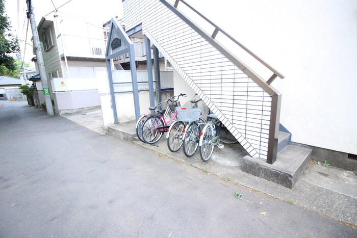 物件外観写真4　(駐輪場)