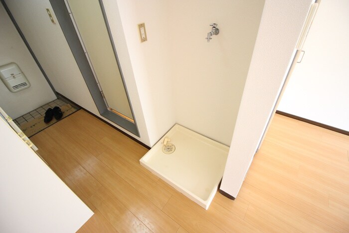 物件内観写真14　(洗濯機置場)