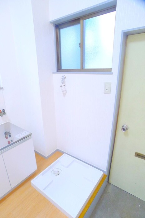 物件内観写真17　(洗濯機置場)