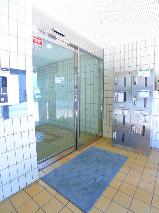 物件外観写真3　(エントランス部分)