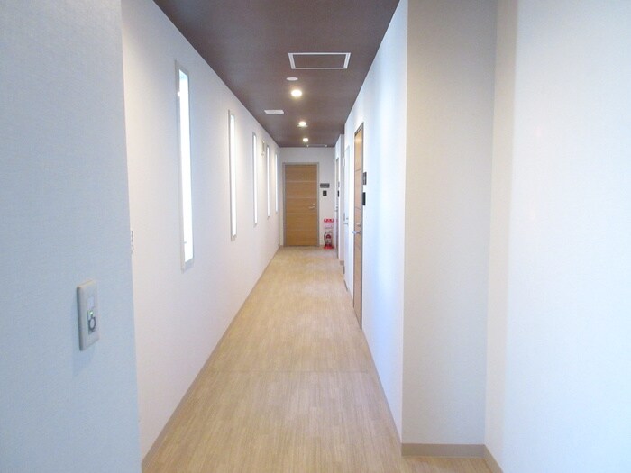 物件外観写真6　(エントランス部分)