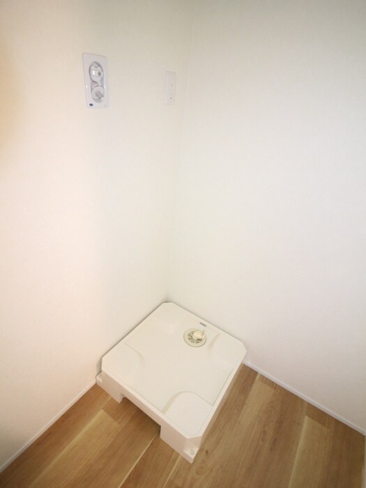 物件内観写真12　(洗濯機置場)