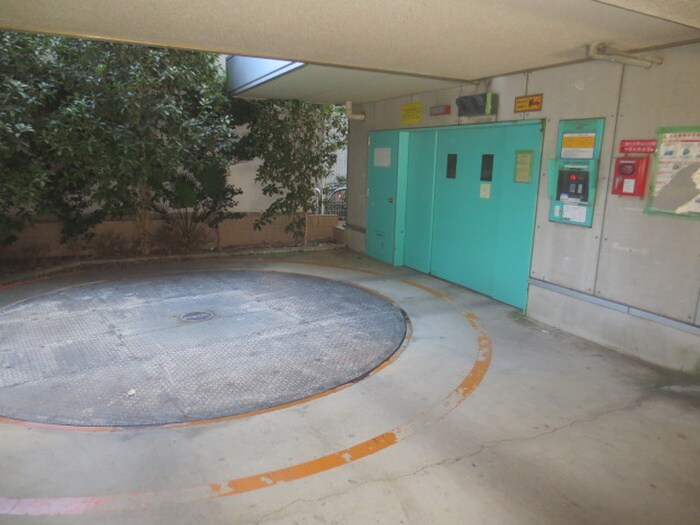 物件外観写真4　(駐車場)