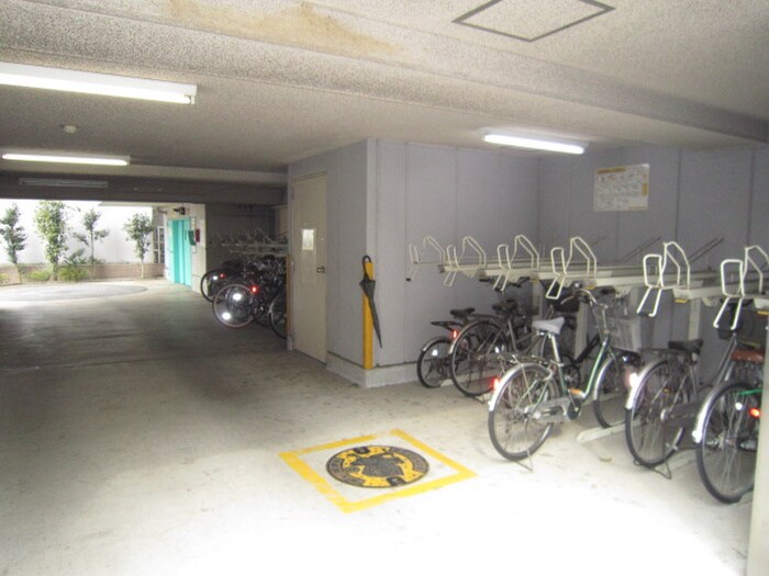 物件外観写真5　(駐輪場)