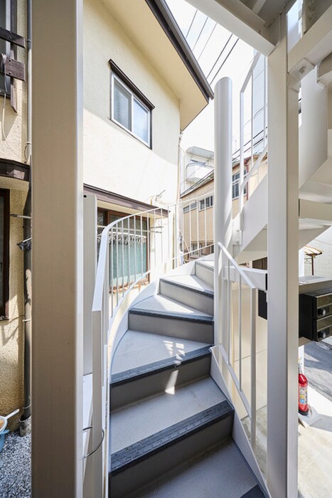 物件外観写真6　(エントランス部分)