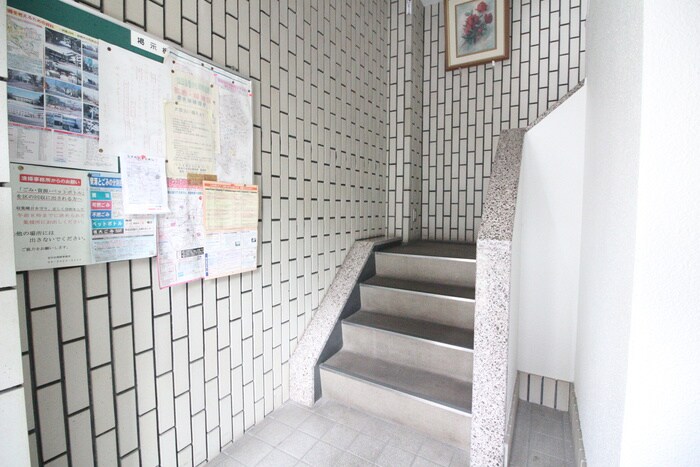 物件外観写真4　(エントランス部分)