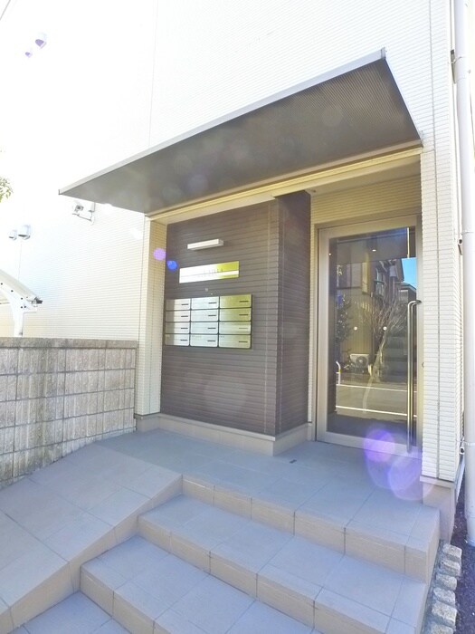 物件外観写真3　(エントランス部分)