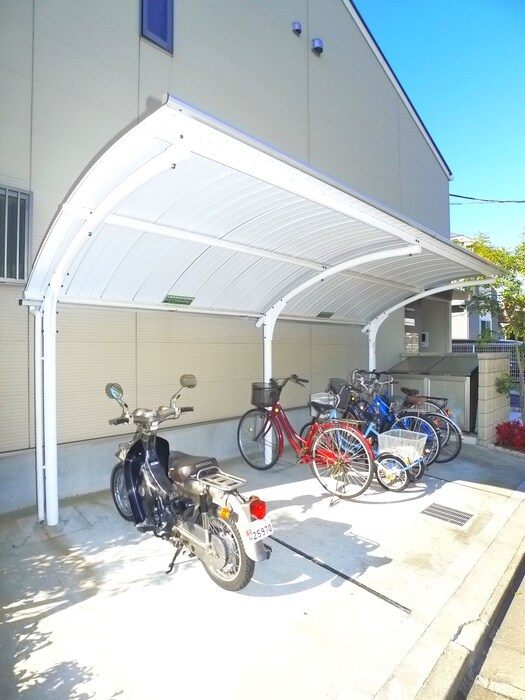 物件外観写真4　(駐輪場)